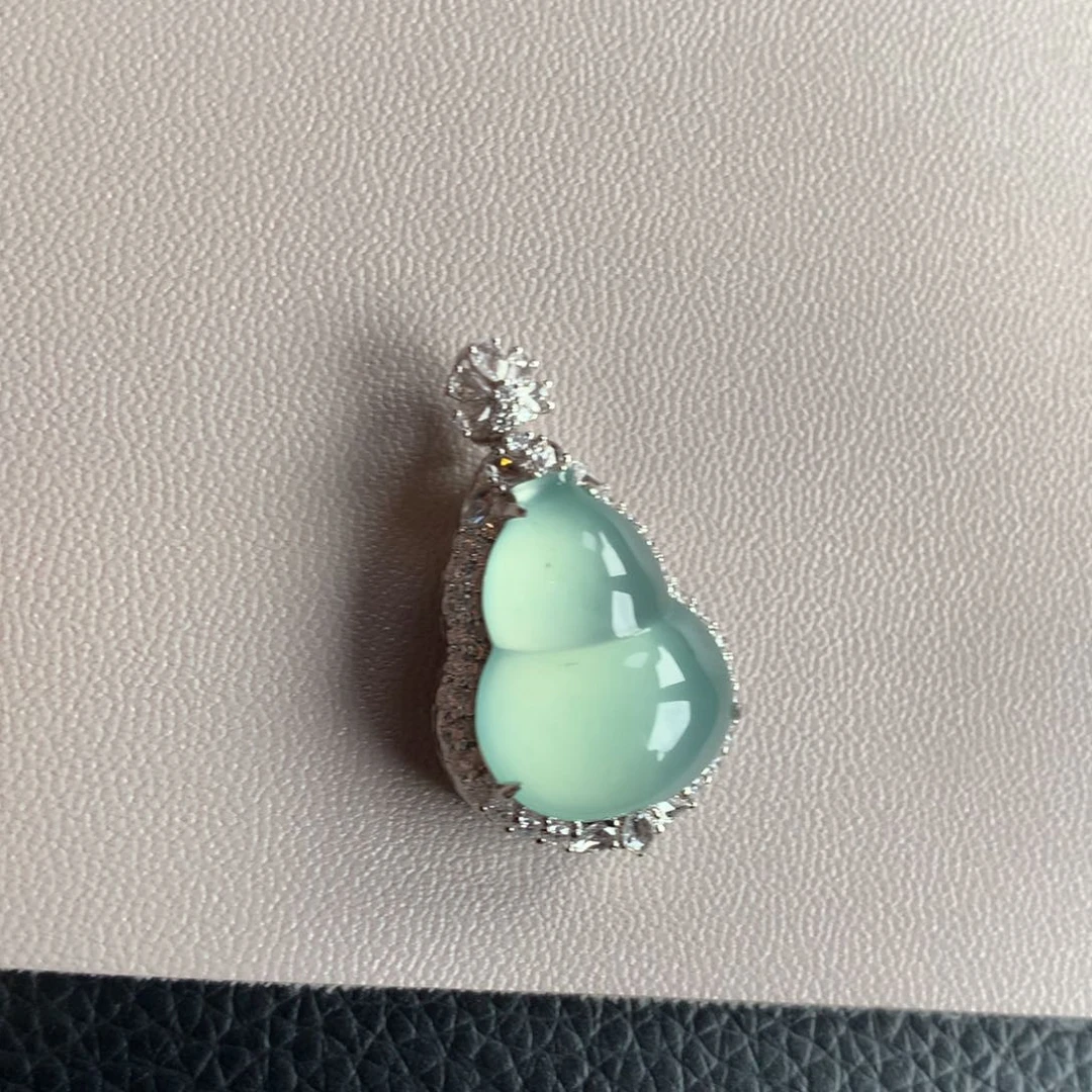 翡翠颈饰18K金镶嵌天然翡翠