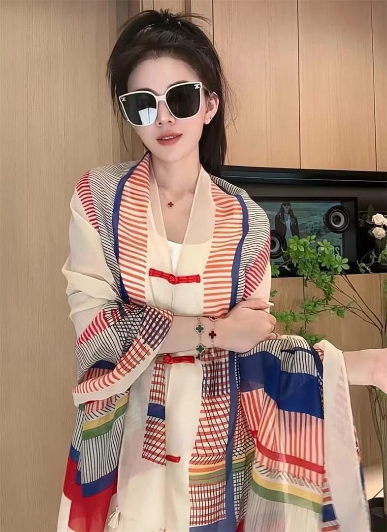 手工盘扣旅游度假拍照民族风旅游沙滩巾海边户外薄款防晒时尚披肩