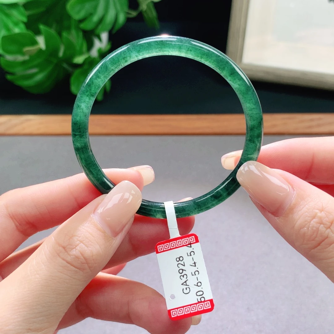 翡翠手镯未镶嵌天然翡翠