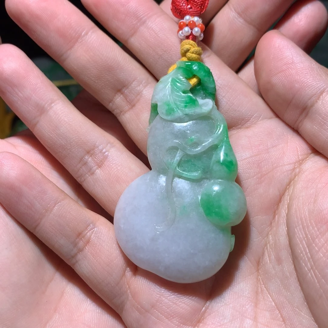 翡翠挂件未镶嵌江*