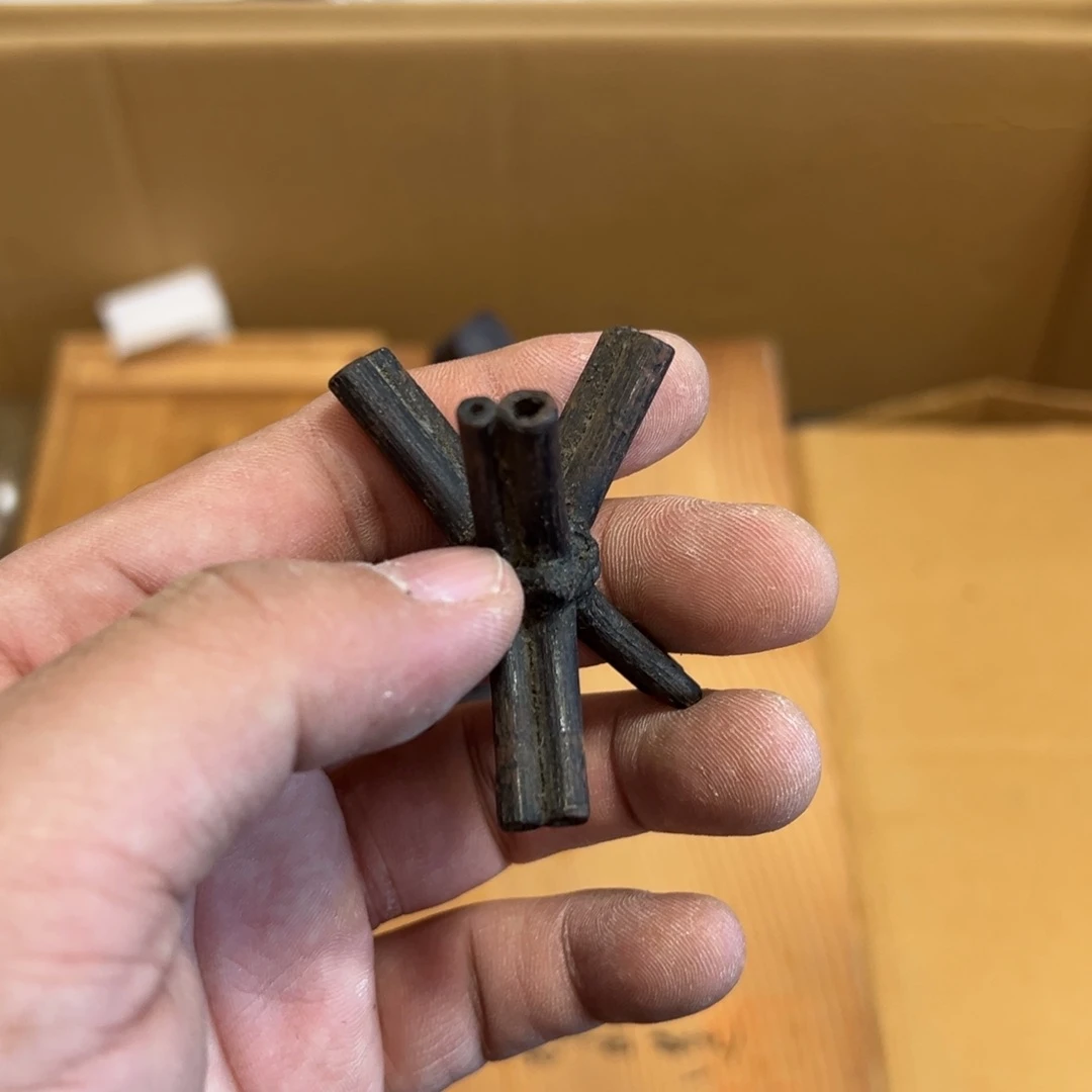 铜?****?中古商品，谨慎参拍。