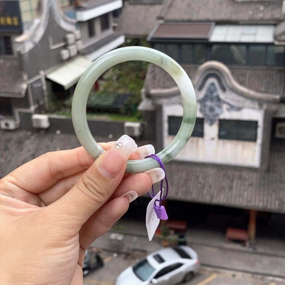翡翠手镯未镶嵌56圈口