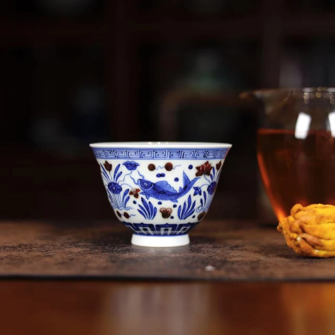古官幕明青花釉里红鱼藻纹撇口杯