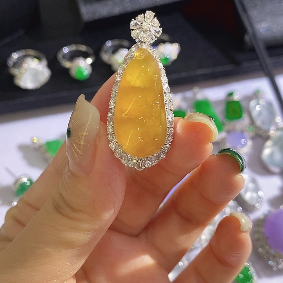 翡翠18K金镶嵌吊坠(不含链)福豆