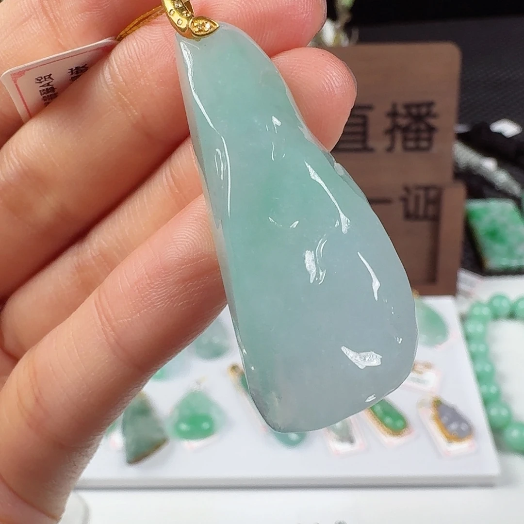 翡翠18K金镶嵌颈饰