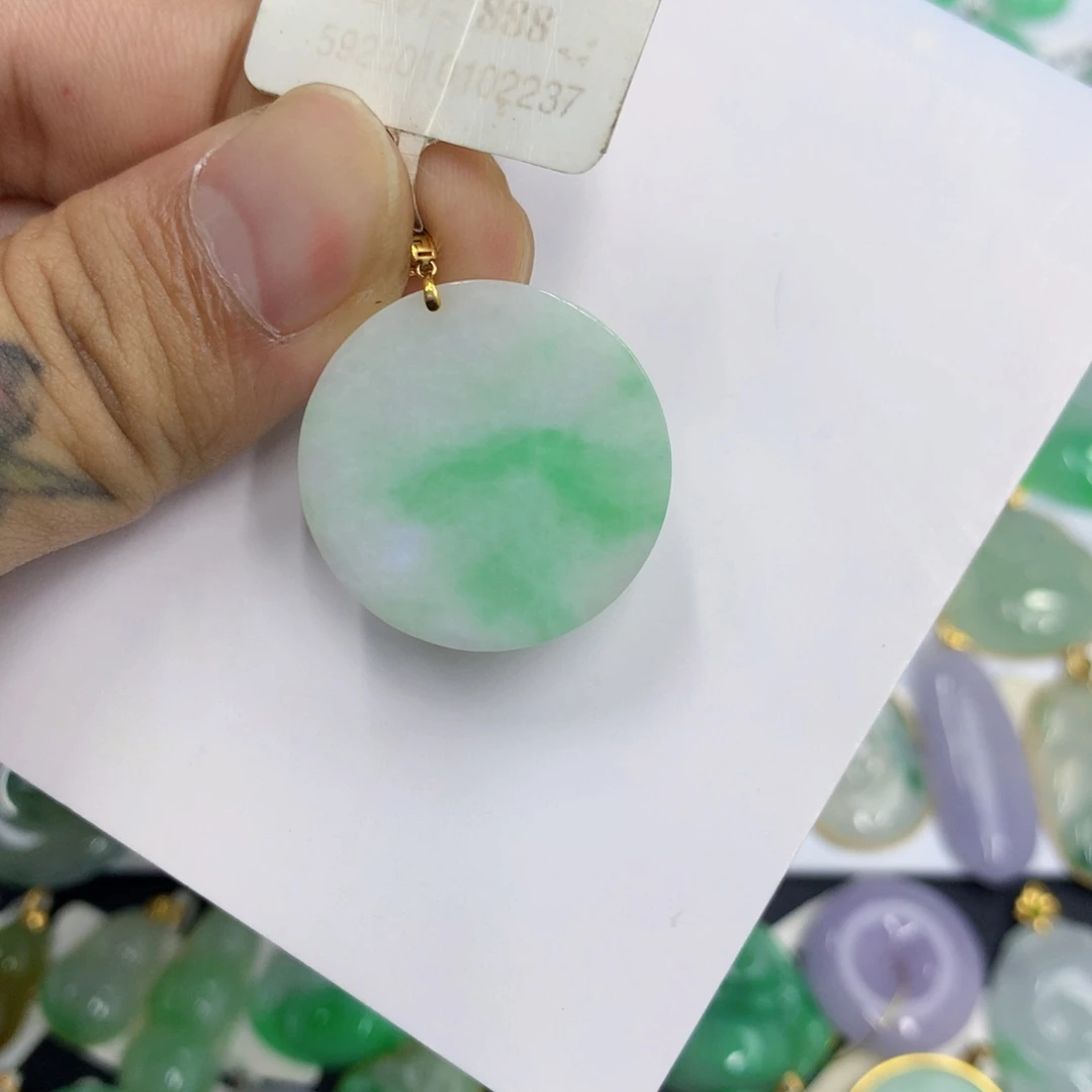 翡翠18K金镶嵌颈饰翡翠