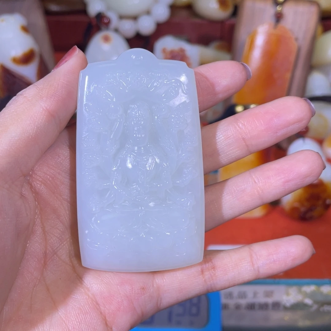 指***。和田玉未镶嵌挂件