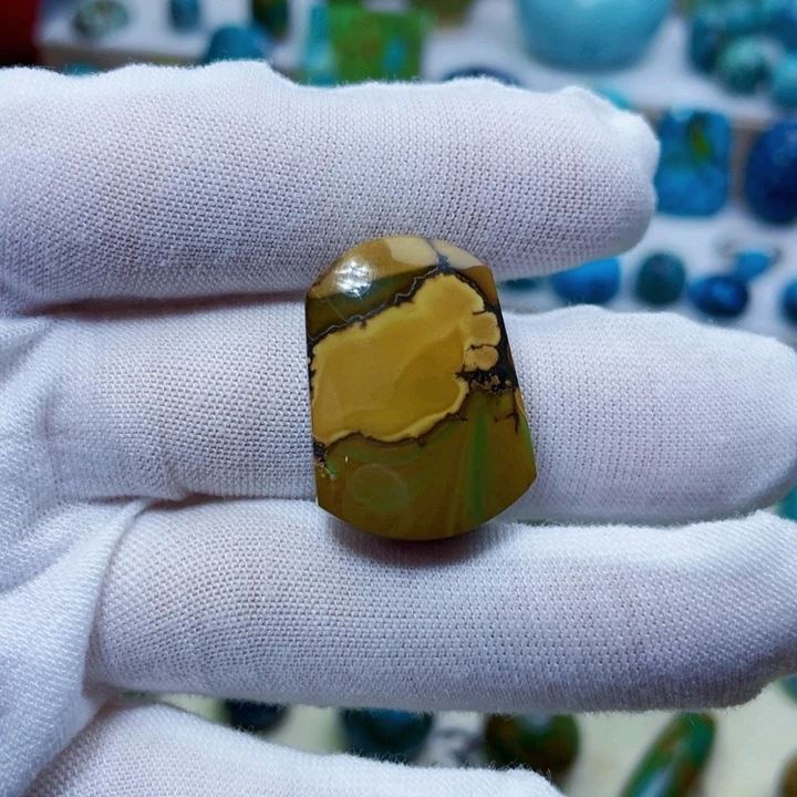 绿松石未镶嵌饰品