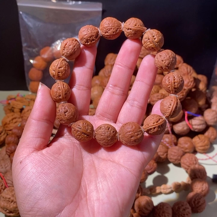 文玩核桃手串……40