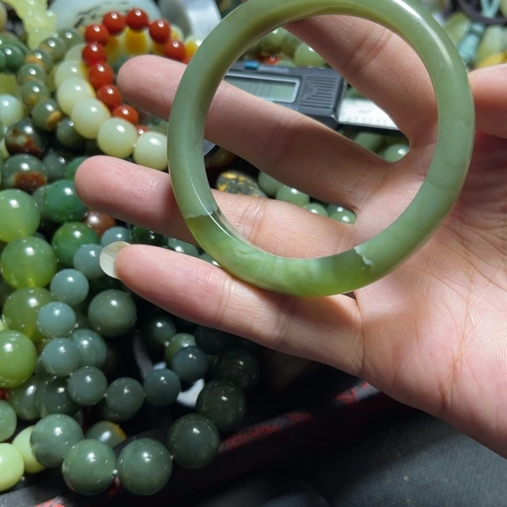 蛇纹石玉未镶嵌手镯