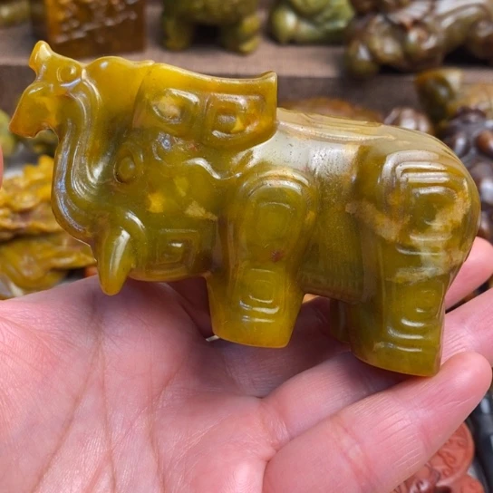 蛇纹石玉未镶嵌颈饰