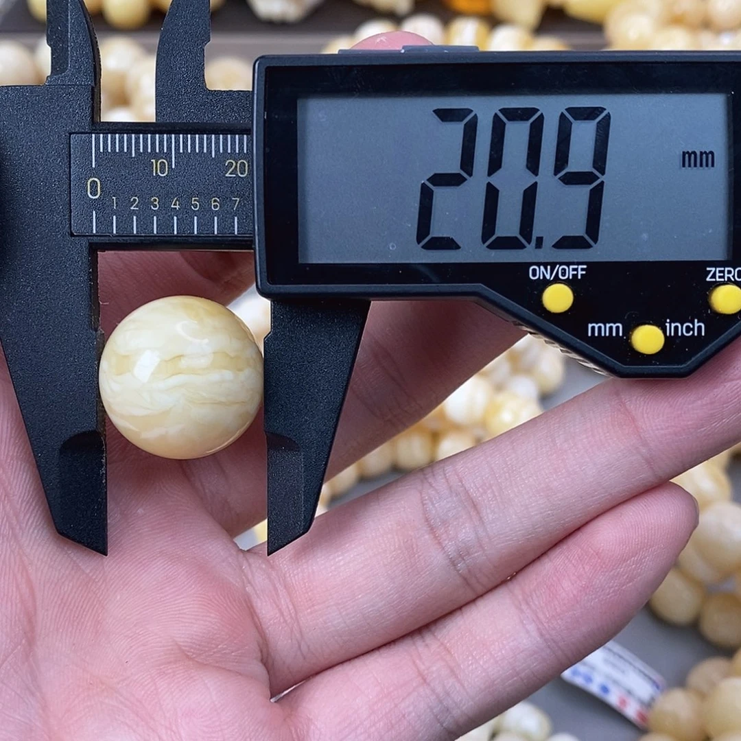 蜜蜡未镶嵌珠宝奇石