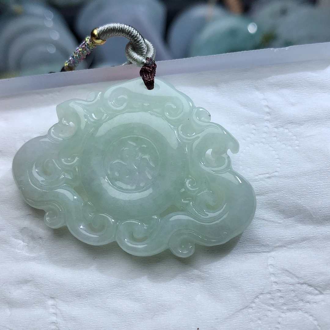 颈饰未镶嵌翡翠7。