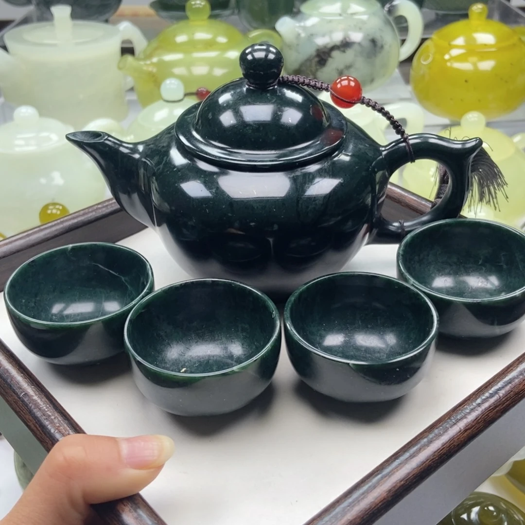 蛇纹石玉未镶嵌壶