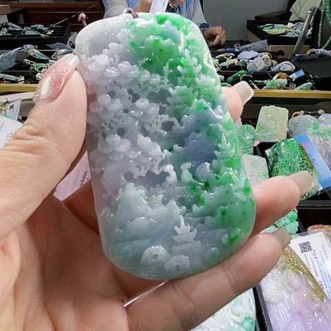 颈饰未镶嵌翡翠一个
