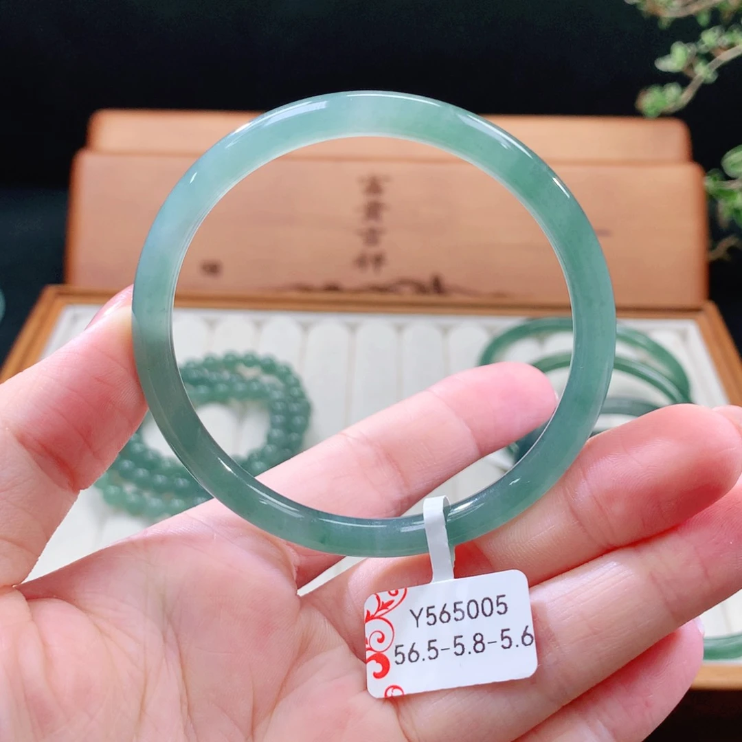 翡翠手镯（圆镯）未镶嵌