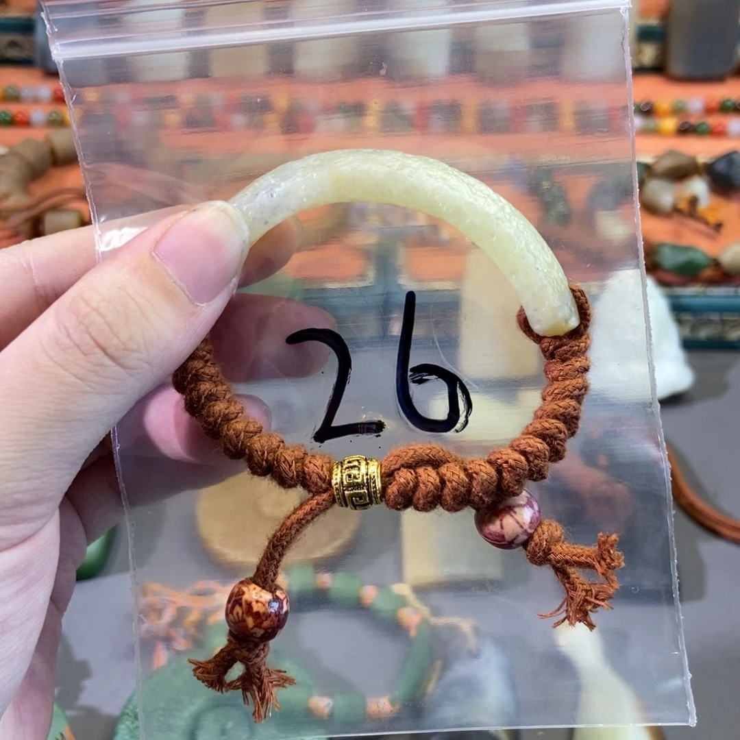 和田玉颈饰未镶嵌路*