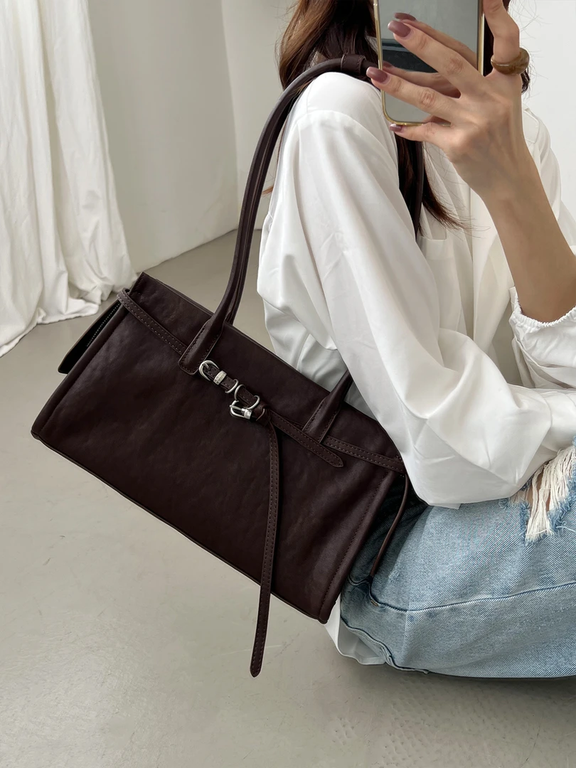 植鞣皮腋下包2025秋冬新款皮带饰扣托特包通勤手提单肩真皮法棍包