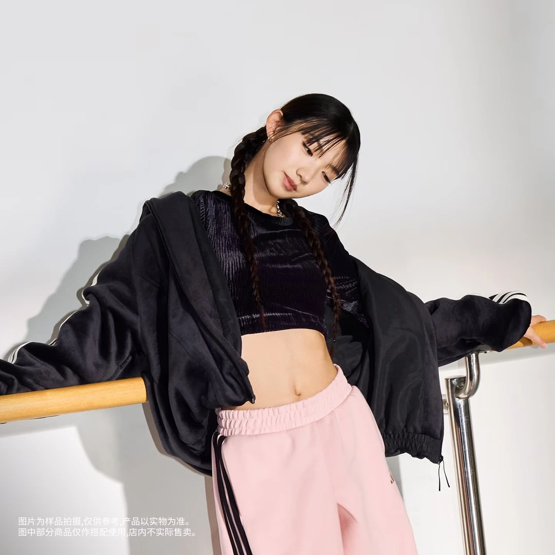 adidas阿迪达斯女外套25新款三条纹舞动系列保暖运动休闲连帽夹克