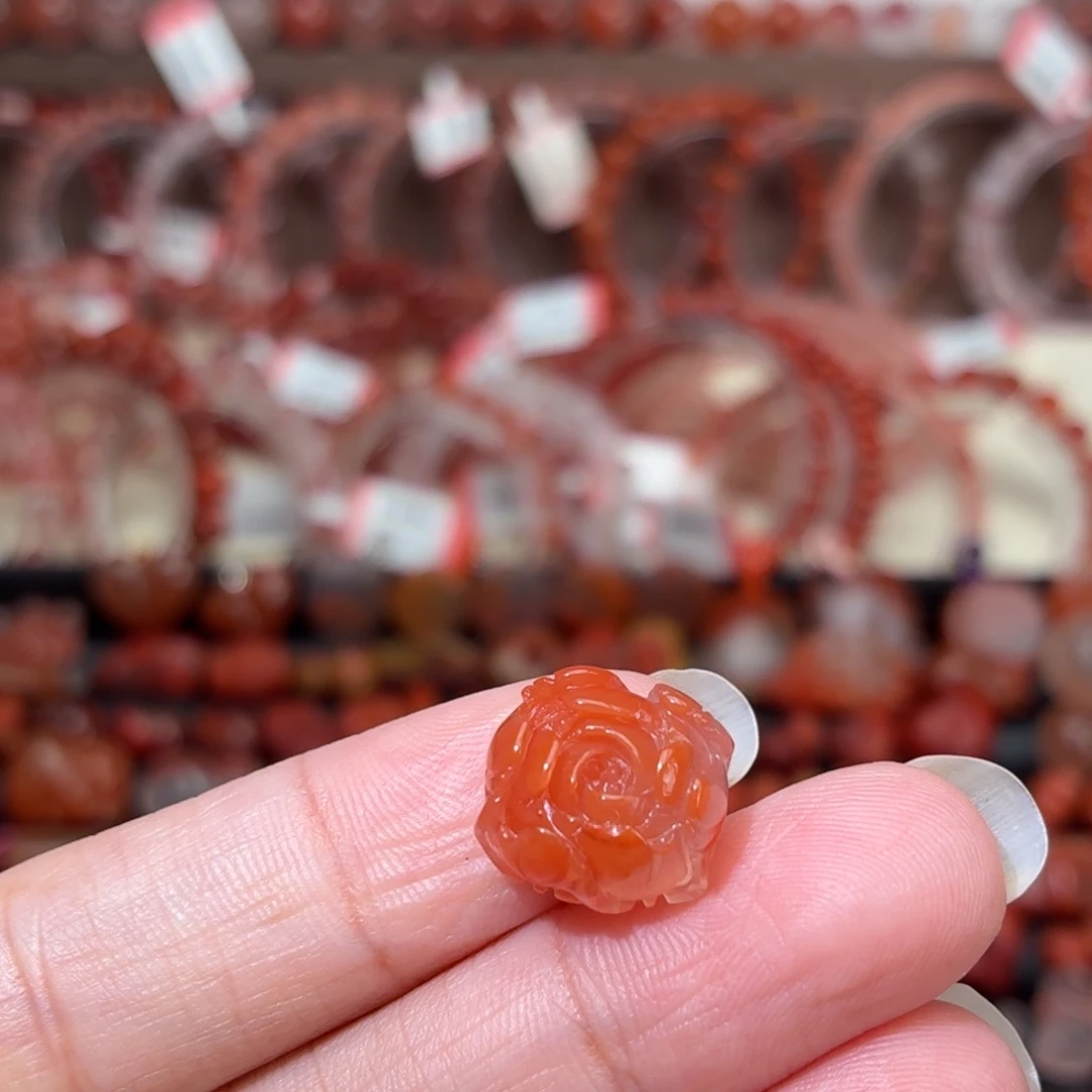 南红玛瑙未镶嵌颈饰牡丹花