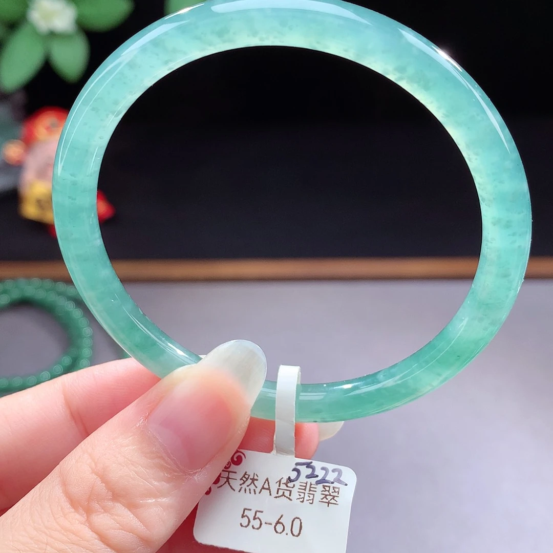 未镶嵌手镯（圆镯）翡翠