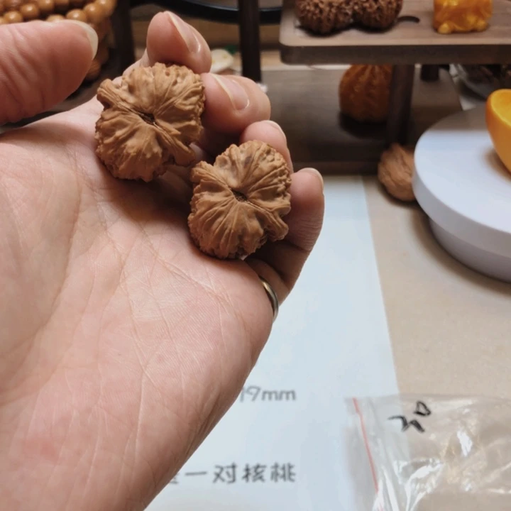 文玩核桃吊坠钱****来30白狮子