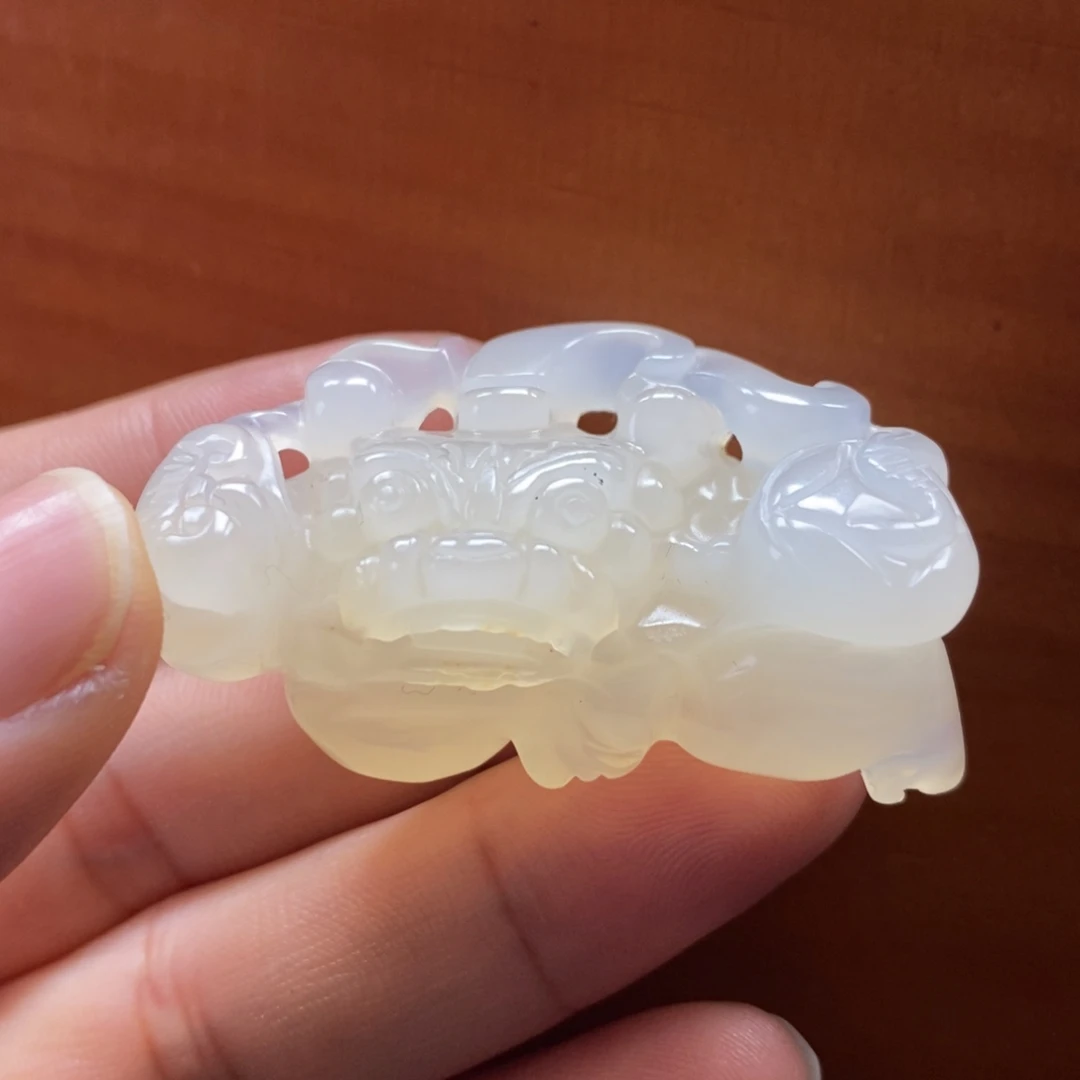 石英质玉（黄龙玉）未镶嵌颈饰