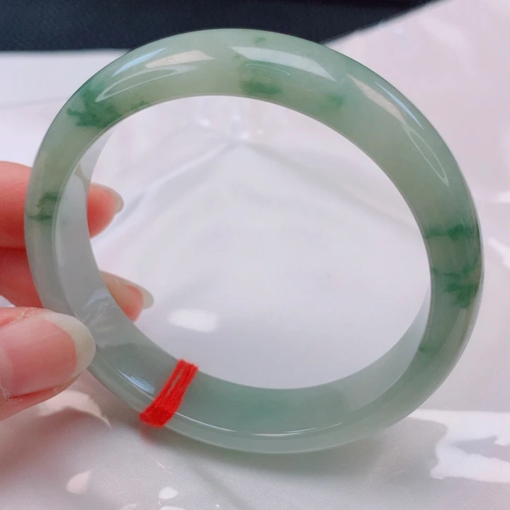 翡翠手镯未镶嵌59圈口