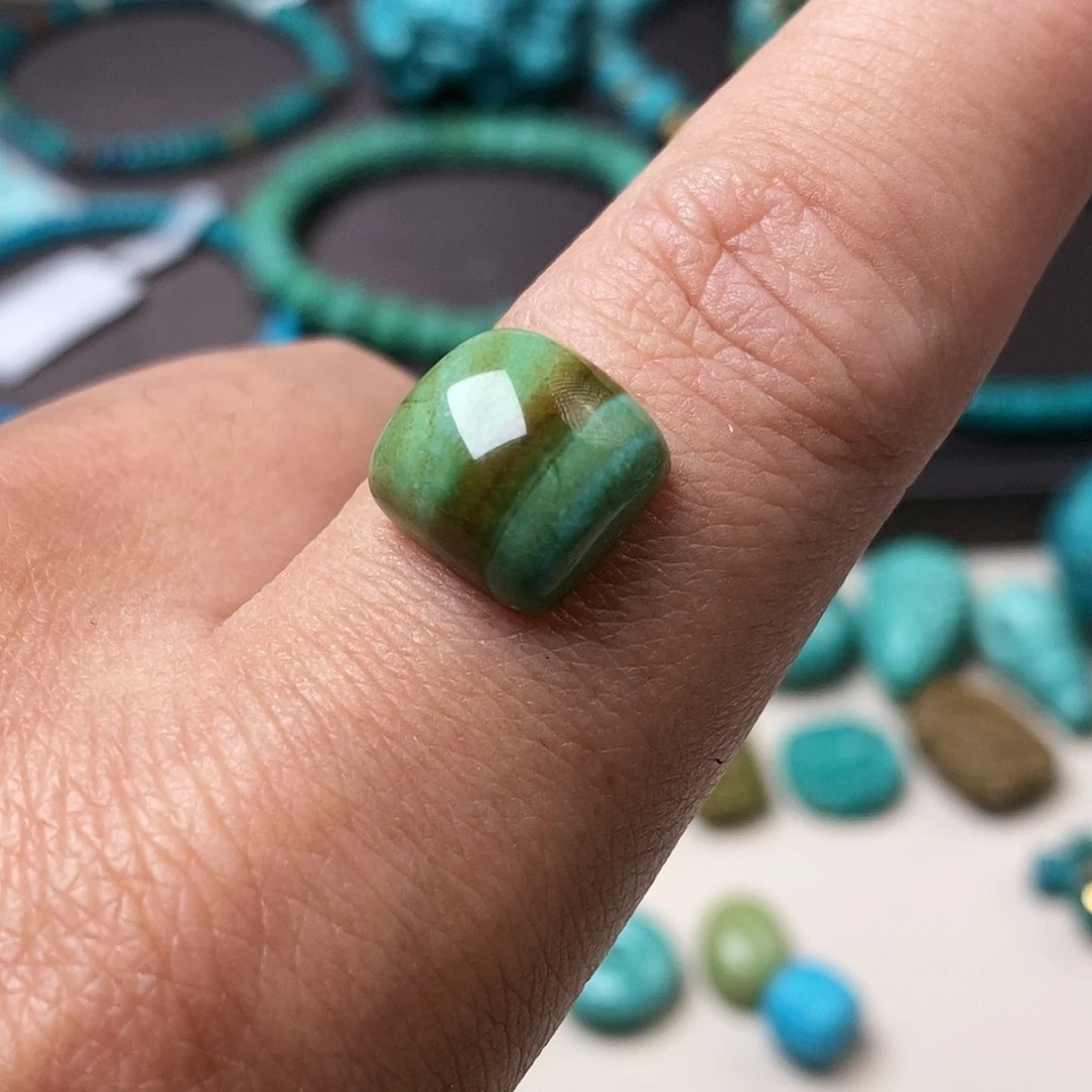 绿松石未镶嵌颈饰