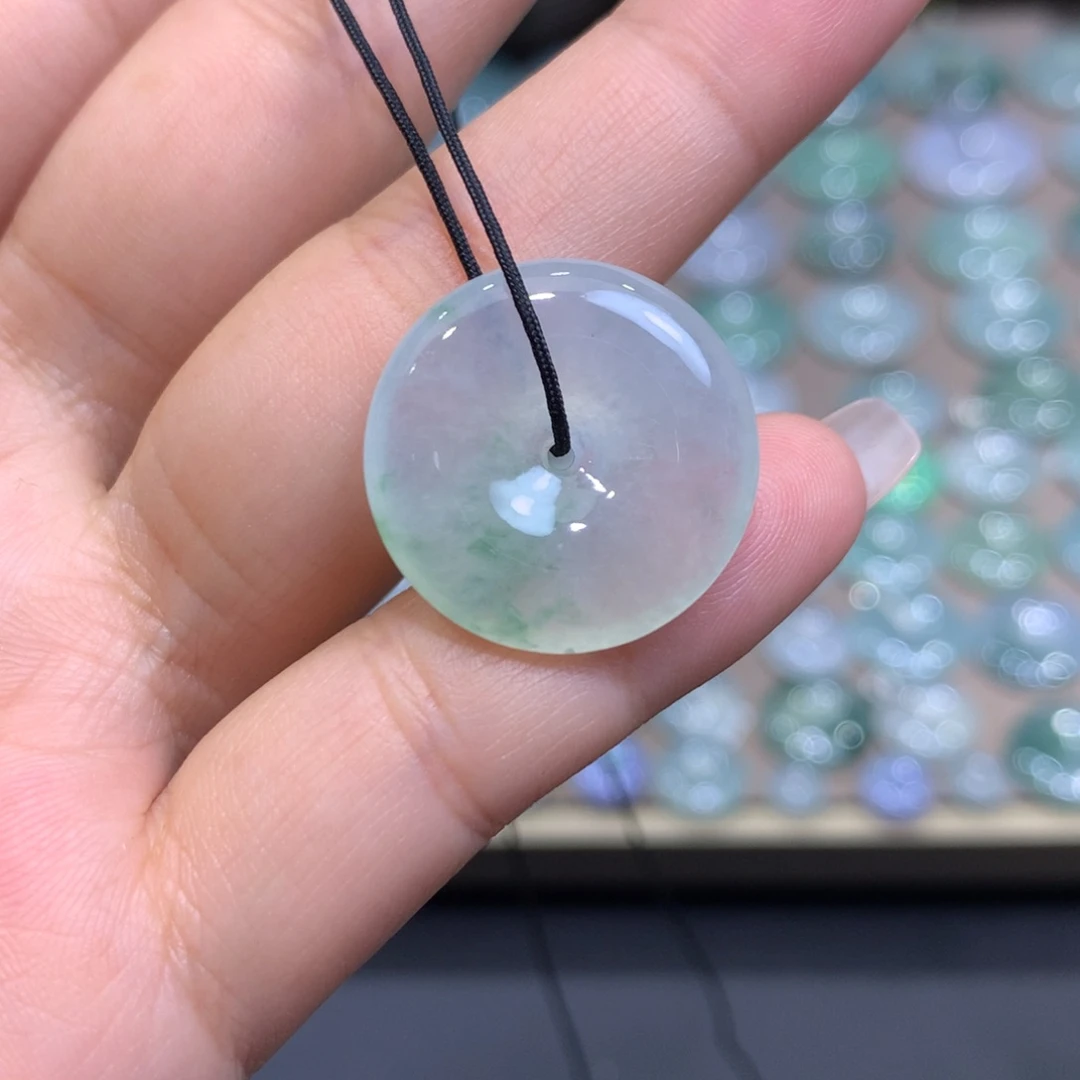 翡翠未镶嵌颈饰平安扣