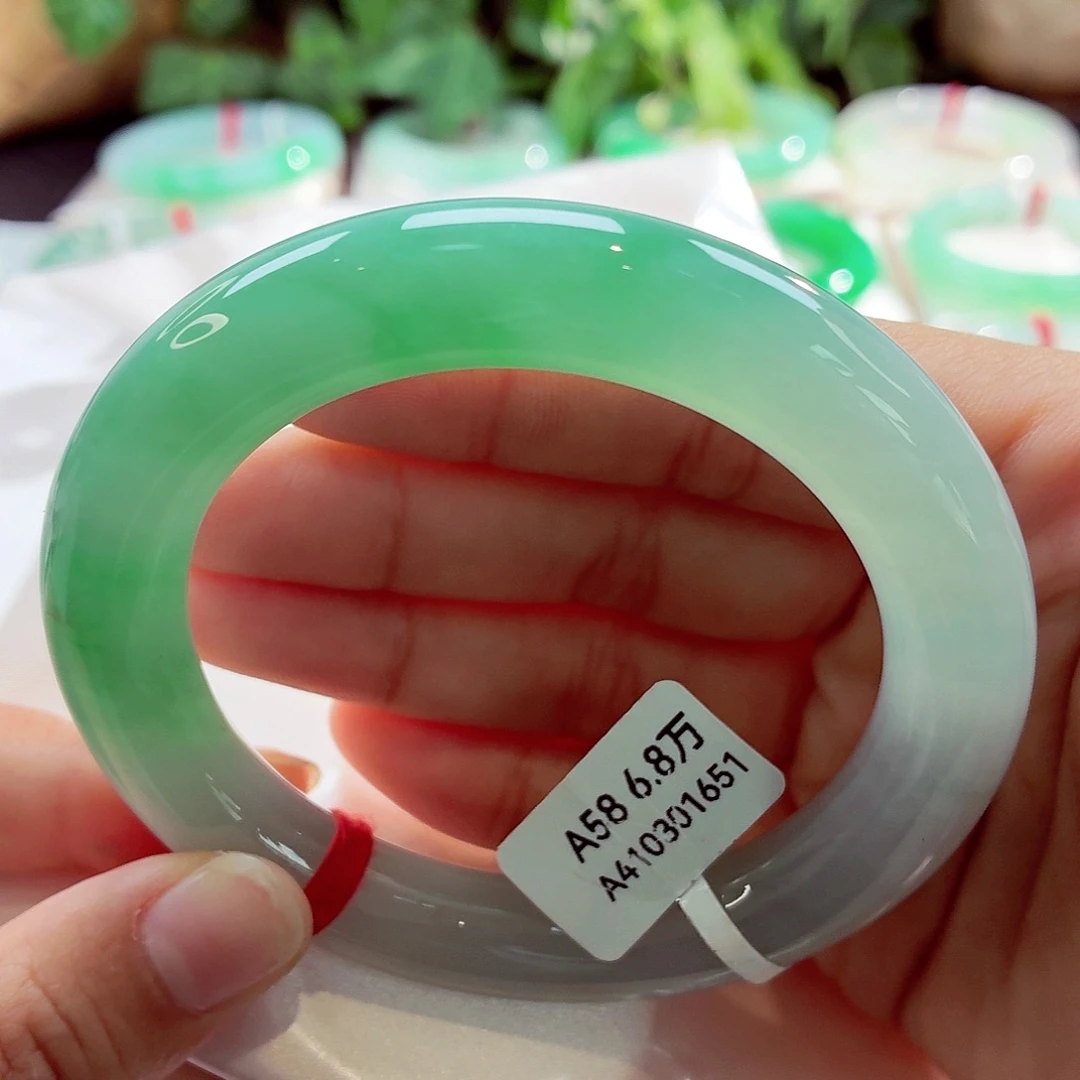 翡翠未镶嵌手镯（圆镯）蓝绿半山水68-05