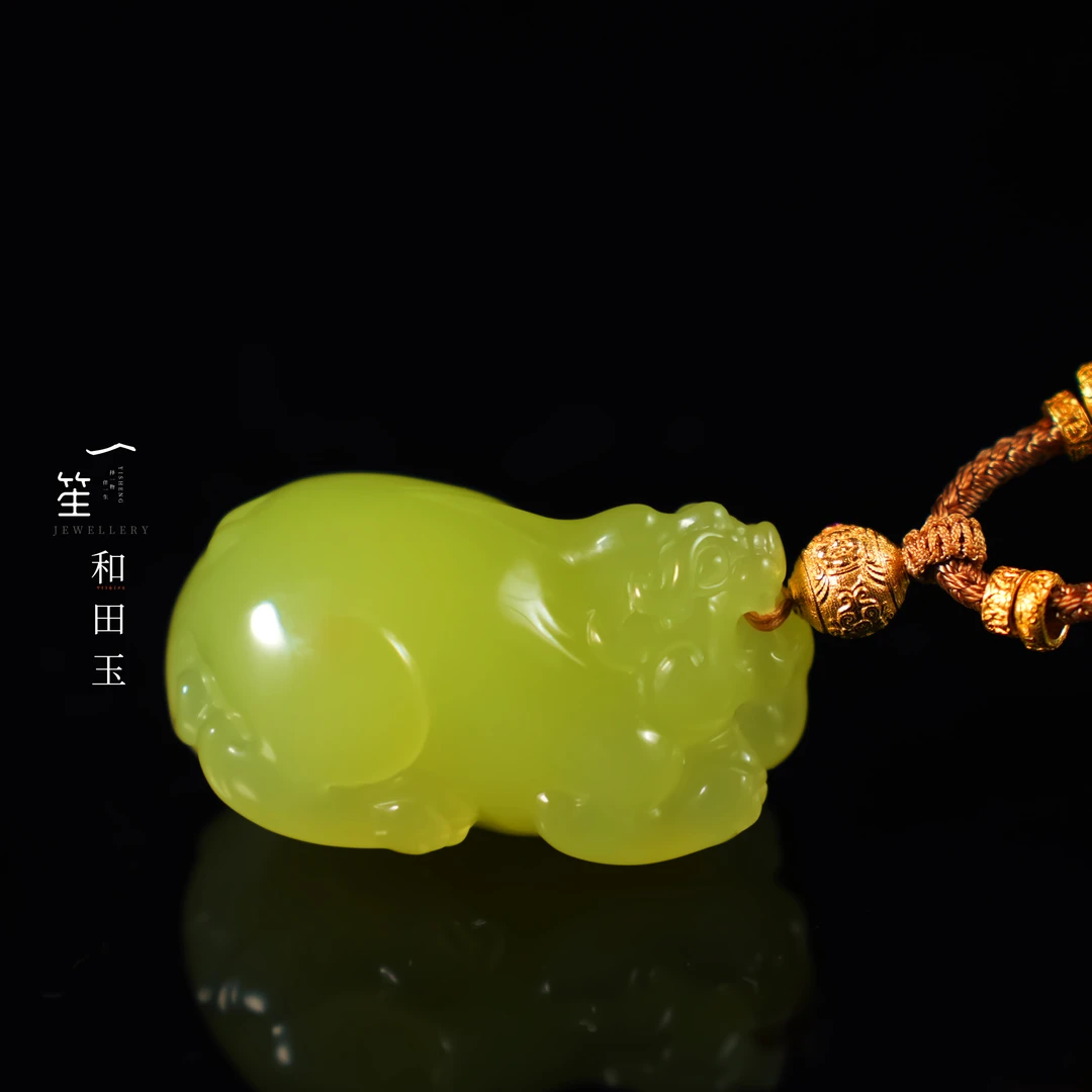 【一笙珠宝】收藏级和田玉新疆黄口鸡油黄貔貅吊坠 DY8004