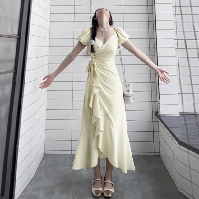 法式v领泡泡袖白色连衣裙子女夏季2025新款收腰不规则荷叶边长裙