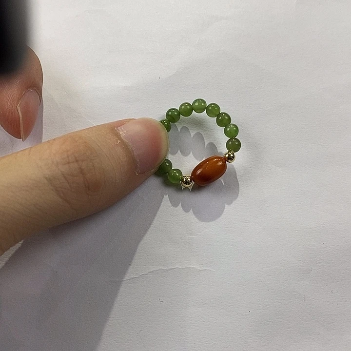 琥珀未镶嵌颈饰多人