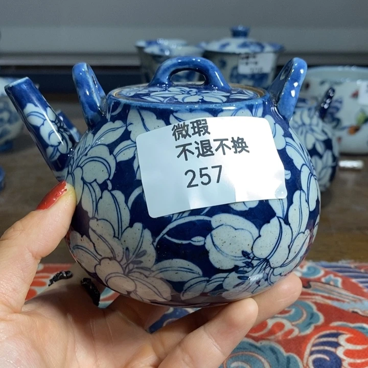 景德镇手绘百合花微瑕茶壶