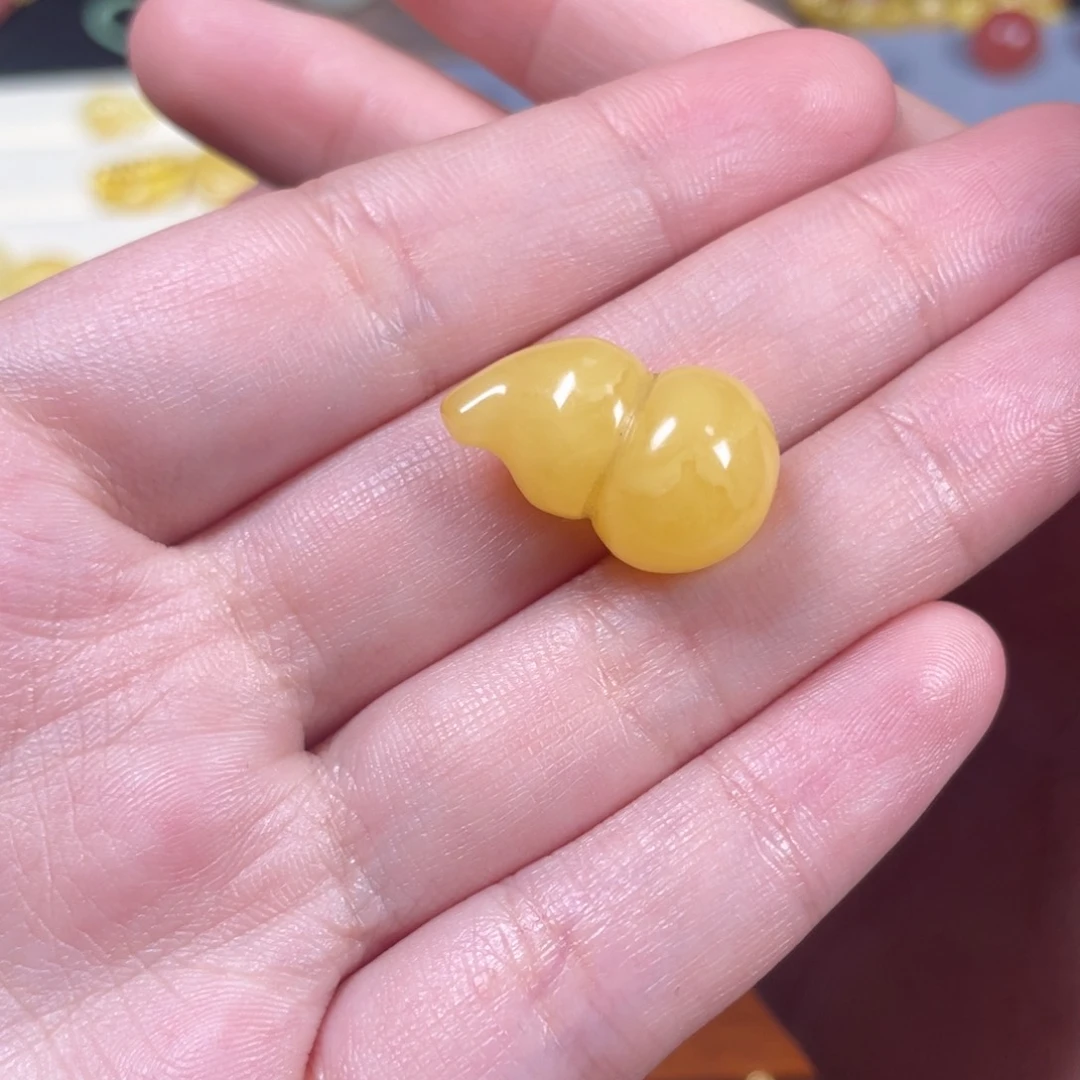 蜜蜡裸石未镶嵌林*熙葫芦