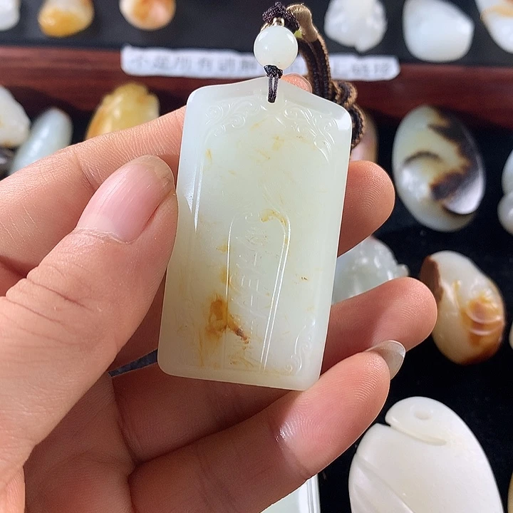 愚***歌颈饰未镶嵌和田玉近满皮六字真言观音