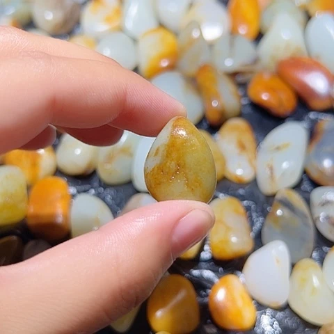 和田玉（糖玉）未镶嵌颈饰9.8克