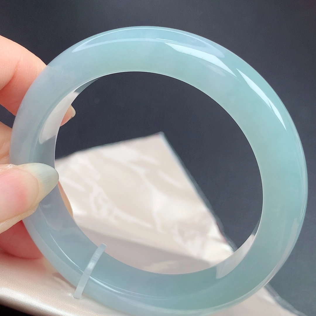 翡翠手镯未镶嵌57圈口