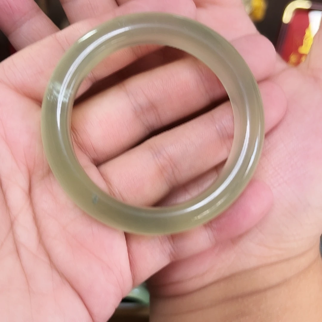 以***太蛇纹石玉未镶嵌手镯