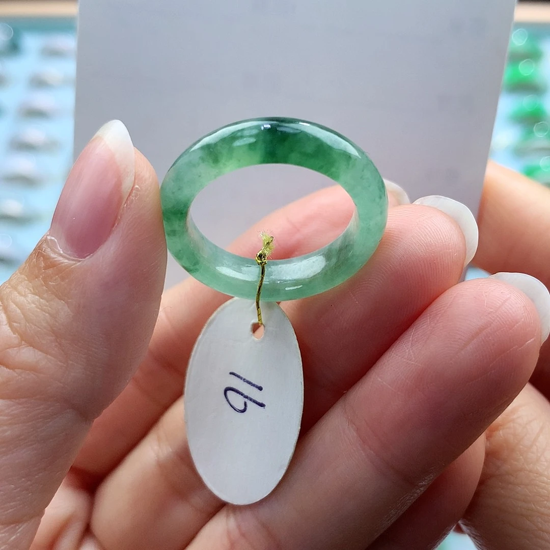 翡翠戒指未镶嵌16圈