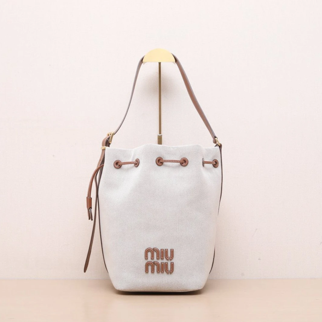 99新 MIU MIU/缪缪 【念念】 帆布 金扣 可调节抽绳水桶 中号 包