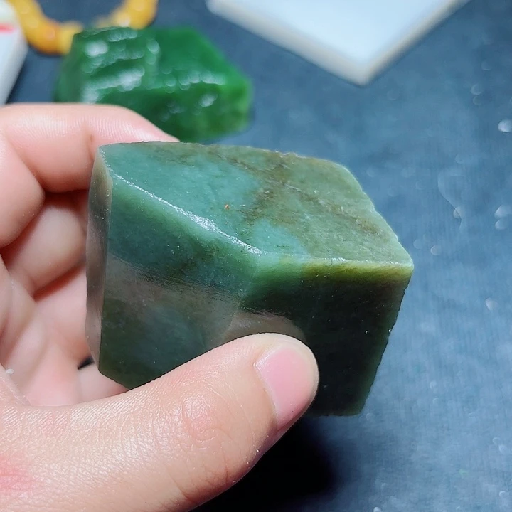 未镶嵌和田玉（糖玉）珠宝奇石