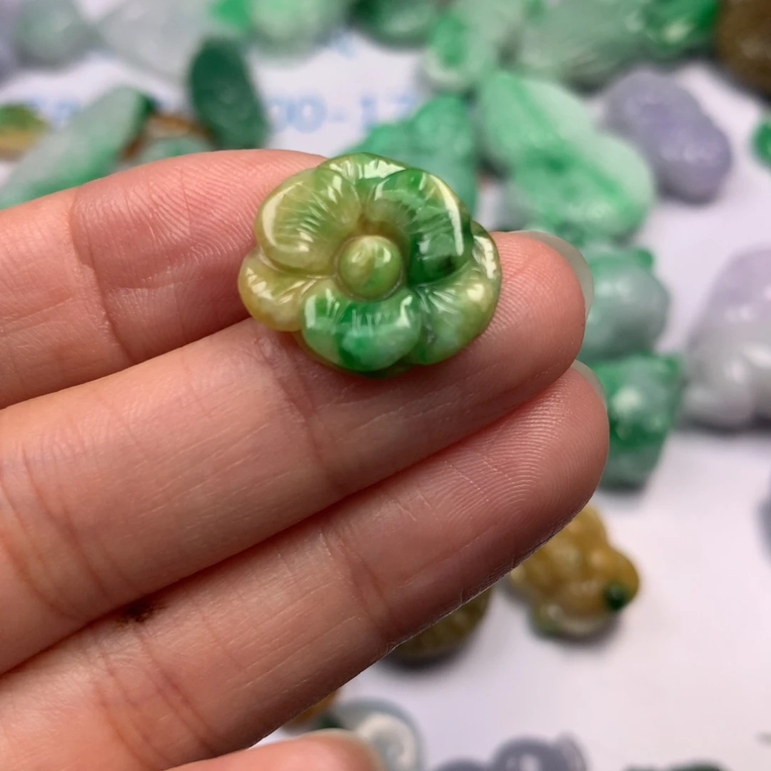 翡翠未镶嵌颈饰翡翠