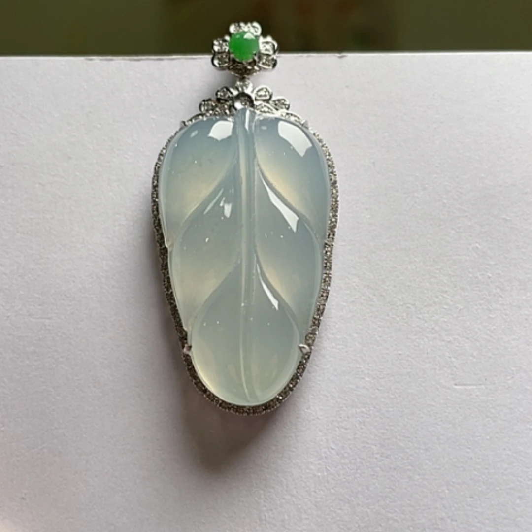 【闪购商品】吊坠(不含链)18K金镶嵌翡翠