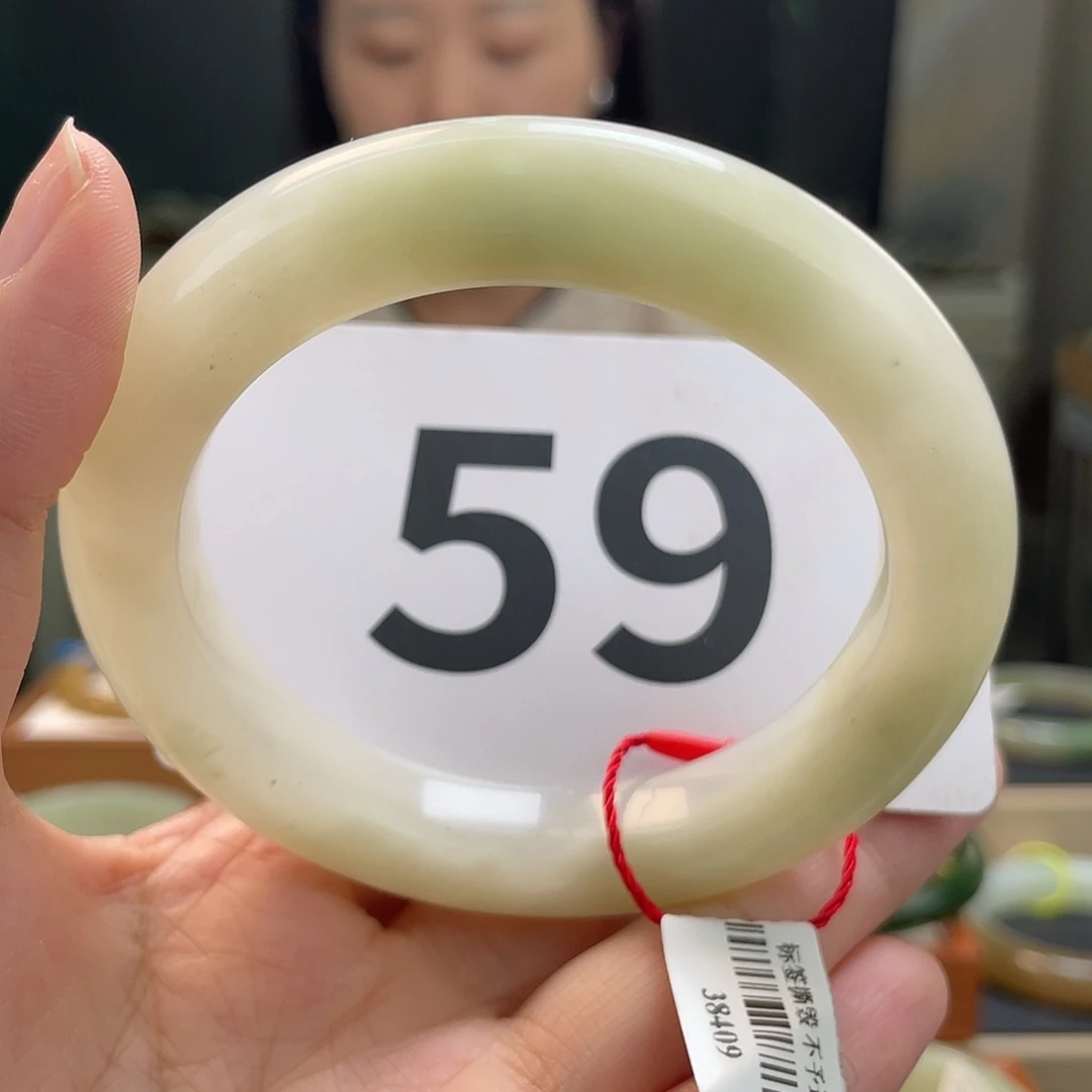 和田玉手镯未镶嵌  微瑕