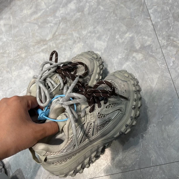 8923儿童单网轮胎鞋