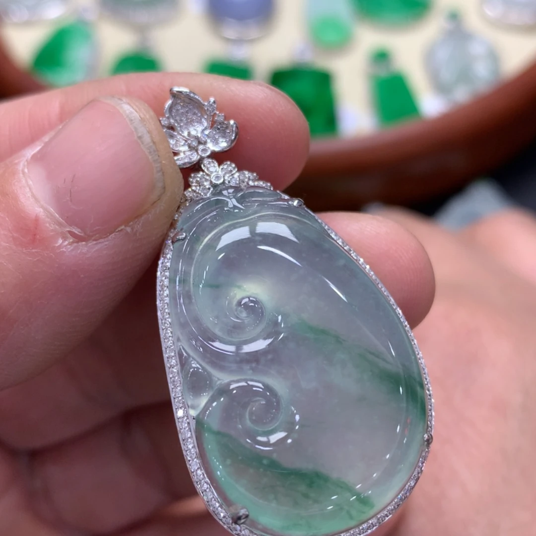 【闪购商品】翡翠颈饰18K金镶嵌如意