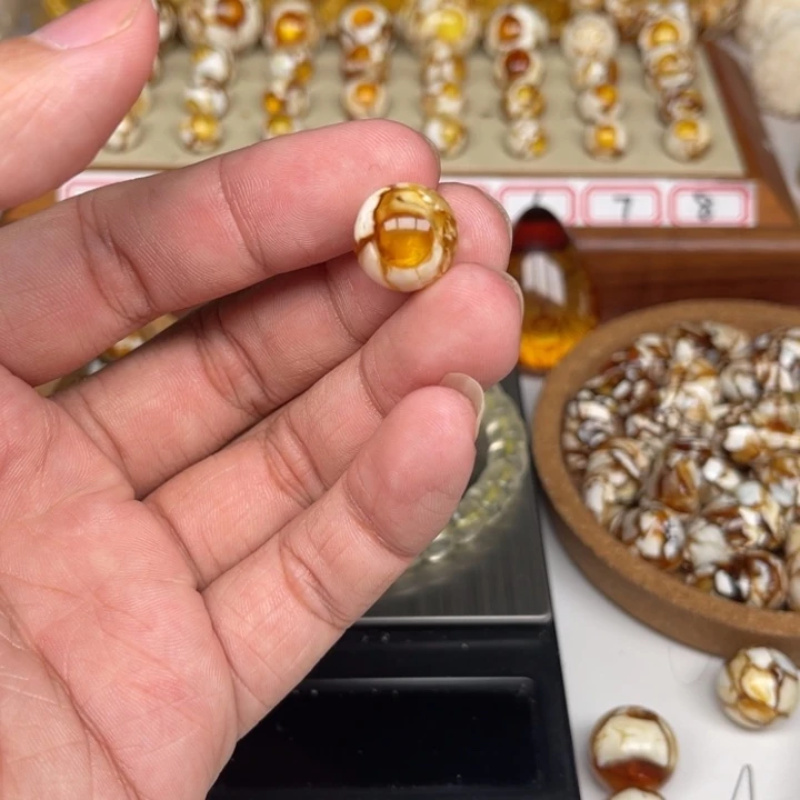 琥珀裸石未镶嵌艾***r49号