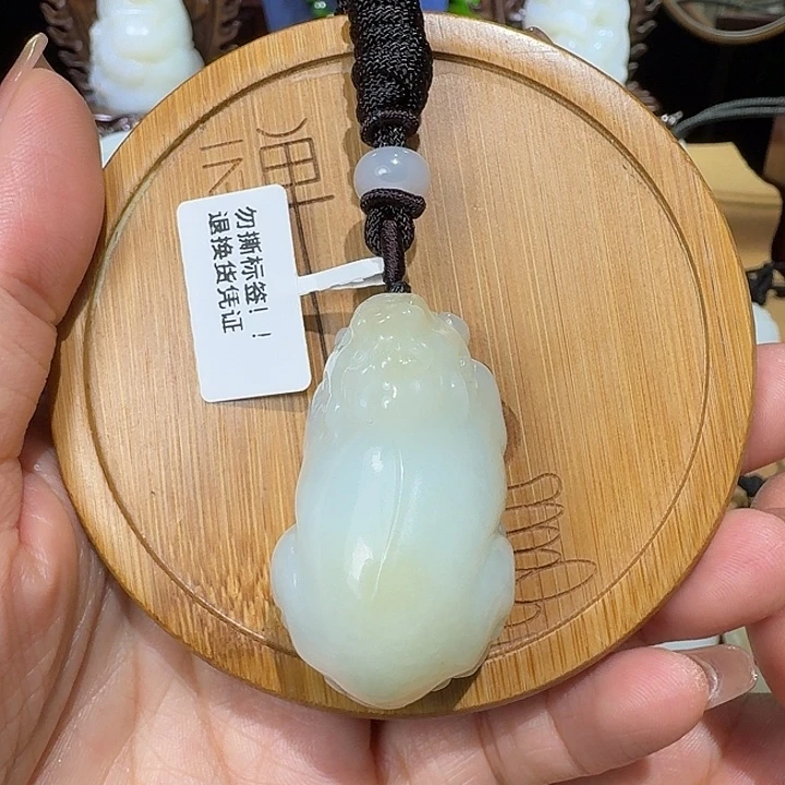 吊坠(赠链)未镶嵌和田玉